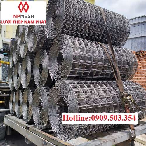 Xe nâng đang chở kiện lưới inox hàn 304 quy trình an toàn