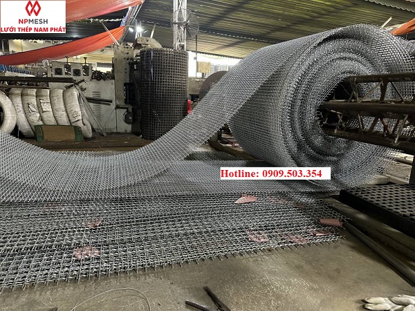 Lưới inox đan là loại lưới thép không gỉ được sử dụng rộng rãi trong công nghiệp, xây dựng, thực phẩm và nuôi trồng thủy sản