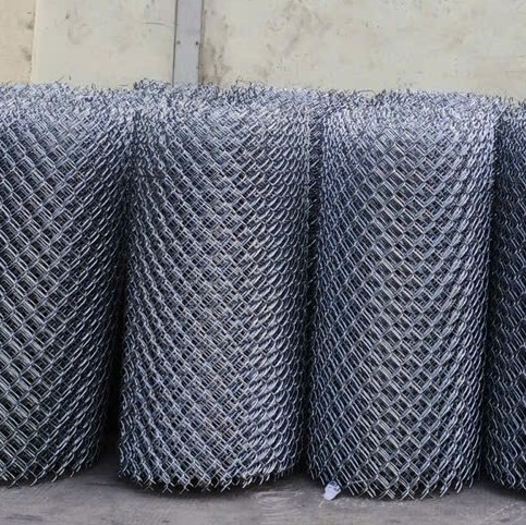 Cuộn lưới B40 mạ kẽm, cao 1.5m, dài 20 m, quấn chặt sẵn sàng vận chuyển đến công trình